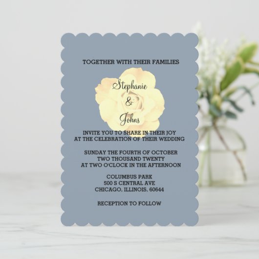 Blumendusty Blue Elfenbeincreme Rose Hochzeit Einladung (Stehend Vorderseite)