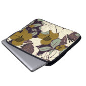 Blumeneleganz, Vintages Blattmuster. Laptopschutzhülle (Vorne Knopf)