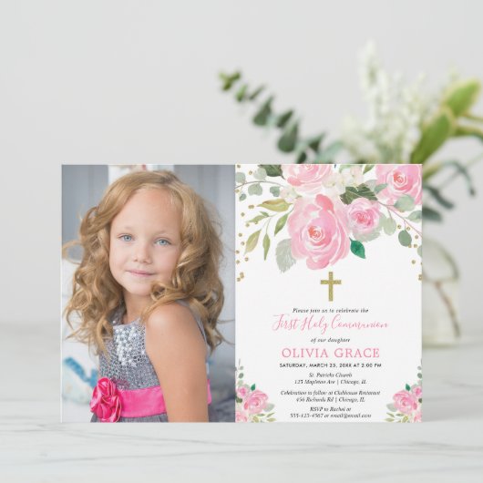 Blumenerste heilige Kommunion des Mädchens erröten Einladung (Stehend Vorderseite)