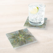 Blumenfantasie Modernes Fraktal Blume mit Gold Glasuntersetzer (Schrägansicht)