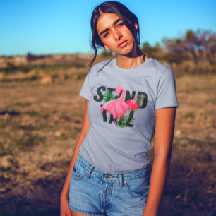 Blumenflamingo Steh Tall Starke Frau T-Shirt