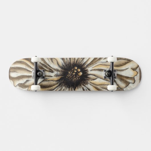 Blumenfresco auf Tan Hintergrund Skateboard (Horizontal)
