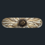 Blumenfresco auf Tan Hintergrund Skateboard<br><div class="desc">Ein großer Blumenkopf bildet den größten Teil dieses Freskos. Auf einem bräunlichen Hintergrund ist das Stück sehr rustikal. Das wäre eine schöne Ergänzung zu jeder Zuhause!</div>
