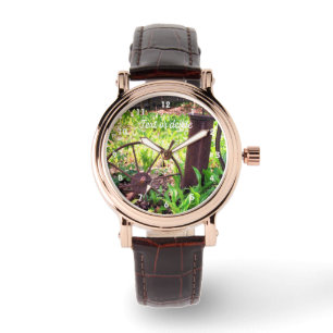 Blumengarten Rusty Wheel und Pump Personalisiert Armbanduhr