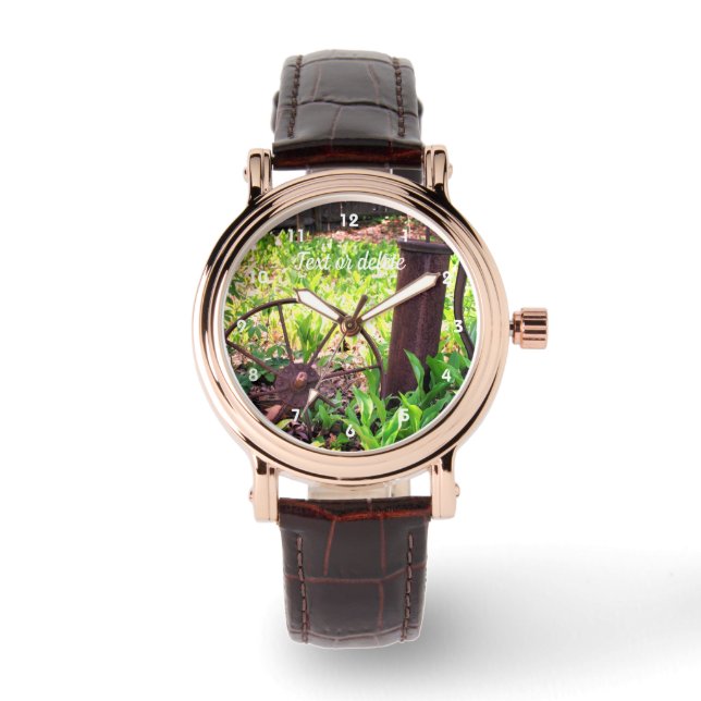 Blumengarten Rusty Wheel und Pump Personalisiert Armbanduhr (Vorderseite)