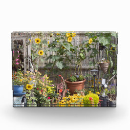 Blumengarten und schmales Boot Fotoblock