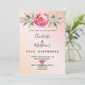 Blumengebirge Rose Gold Glitzer zwei Personen Einladung (Stehend Vorderseite)