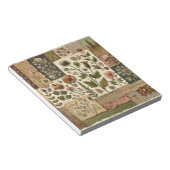 Blumengestepptes Blumenmuster mit grünem Rosa Notizblock (angewinkelt)