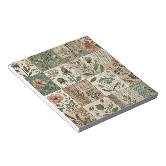 Blumengestepptes Blumenmuster mit grünem Rosa Notizblock (angewinkelt)
