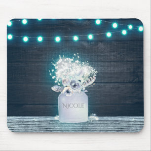 Blumenglas mit blauem Lichterkettchen im Landhauss Mousepad