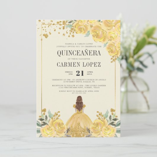 Blumengolden und Gelbe Prinzessin Quinceanera Glit Einladung (Stehend Vorderseite)