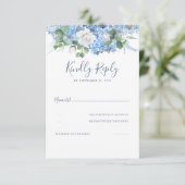 Blumengrün Dusty Blue Wedding RSVP (Stehend Vorderseite)