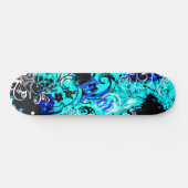 Blumengrunge mit der Markenbezeichnung Black and B Skateboard (Horizontal)