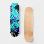 Blumengrunge mit der Markenbezeichnung Black and B Skateboard (Vorderseite)