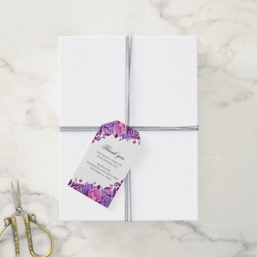Blumenhochzeit danke. Rosa und violette Blumen Geschenkanhänger (Mit Garn)