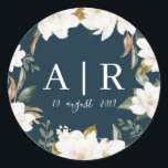 Blumenhochzeitsaufkleber der reizenden Magnolie Runder Aufkleber<br><div class="desc">Blumenmuster mit kundenspezifischem Text</div>