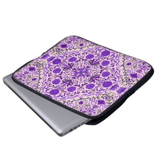 Blumenkacheln in violett- und wattenrosa laptopschutzhülle (Vorne Knopf)