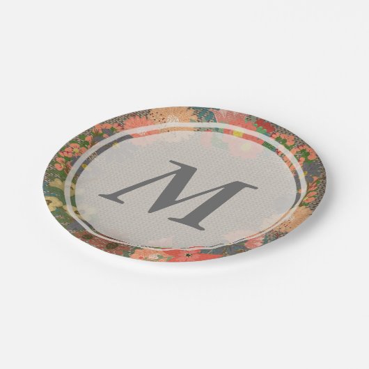 Blumenkranz auf Imitaten Burlap Monogram Papierpla Pappteller (Schrägansicht)