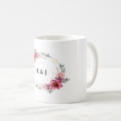 Blumenkranz mit Bride & Groom Initialen innen Kaffeetasse (VorderseiteRechts)