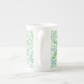 Blumenländliches blaues Periwinkelmuster Porzellantasse (Rückseite)