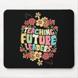 Blumenlehrerin unterrichtet zukünftige Führungskrä Mousepad