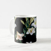 Blumenlilien: Schwarzes Hintergrundbild Kaffeetasse (Vorderseite Links)