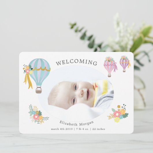 Blumenluftballon-Geburtskarte (Stehend Vorderseite)