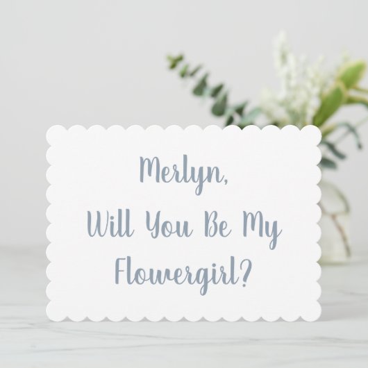 Blumenmädchen Individuelle Name Dusty Blue Script Einladung (Stehend Vorderseite)