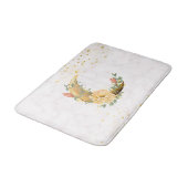 Blumenmond, Beige und Gelbe Grafik Badematte (Schrägansicht)