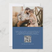 Blumenmonogramm Foto QR Code Navy Blue Wedding Einladung (Rückseite)