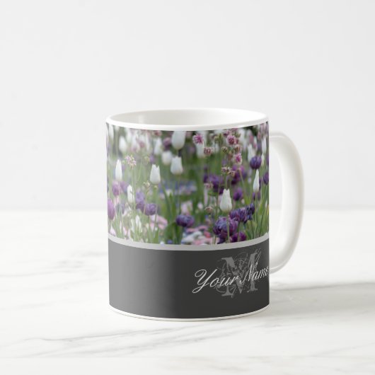 Blumenmonogramm mit blumengeschmückten Gefühlen! Kaffeetasse (VorderseiteRechts)