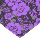 Blumenmuster 15.Lila.b Schwarze BG Tischdecke (Schrägansicht)