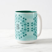 Blumenmuster, Aquamarin Blue Initial Zweifarbige Tasse (VorderseiteRechts)