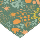 Blumenmuster auf dunkelgrünem Hintergrund  Tischdecke (Schrägansicht)