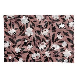 Blumenmuster auf Leopardenhintergrund. Kissenbezug