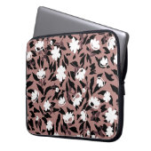 Blumenmuster auf Leopardenhintergrund. Laptopschutzhülle (Vorderseite Links)