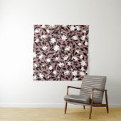 Blumenmuster auf Leopardenhintergrund. Wandteppich (Beispiel)