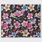 Blumenmuster auf schwarzem Papier Geschenkpapier (Flach)