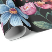 Blumenmuster auf schwarzem Papier Geschenkpapier (Rolleneckpunkt)