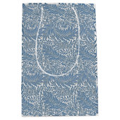 Blumenmuster aus dem 19. Jahrhundert Blau auf weiß Mittlere Geschenktüte (Vorderseite)