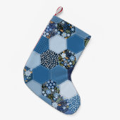 Blumenmuster, Denim Patchwork: blaues Muster. Kleiner Weihnachtsstrumpf (Vorderansicht (hängend))