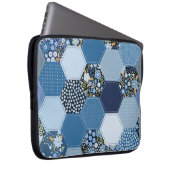 Blumenmuster, Denim Patchwork: blaues Muster. Laptopschutzhülle (Vorne Rechts)
