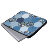 Blumenmuster, Denim Patchwork: blaues Muster. Laptopschutzhülle (Vorne Knopf)
