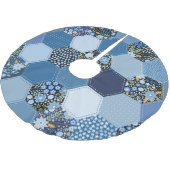 Blumenmuster, Denim Patchwork: blaues Muster. Polyester Weihnachtsbaumdecke (Schrägansicht)