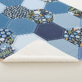 Blumenmuster, Denim Patchwork: blaues Muster. Sherpadecke (3/4)