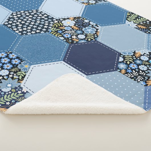 Blumenmuster, Denim Patchwork: blaues Muster. Sherpadecke (3/4)