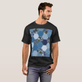 Blumenmuster, Denim Patchwork: blaues Muster. T-Shirt (Vorne ganz)
