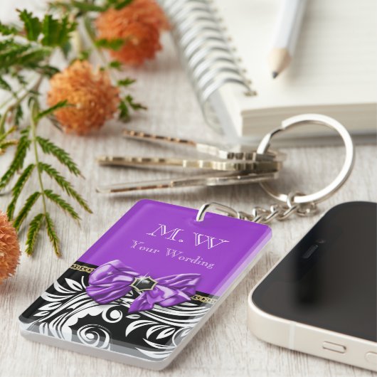 Blumenmuster des schwarzen lila Blumenstrudels Schlüsselanhänger (Vorderseite rechts)