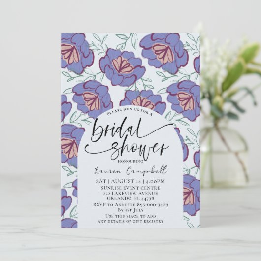 Blumenmuster Dusty Blue & Burgundy Brautparty Einladung (Stehend Vorderseite)