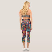 Blumenmuster, ein Bouquet farbenfroher Blume Capri Leggings (Rückseite)
